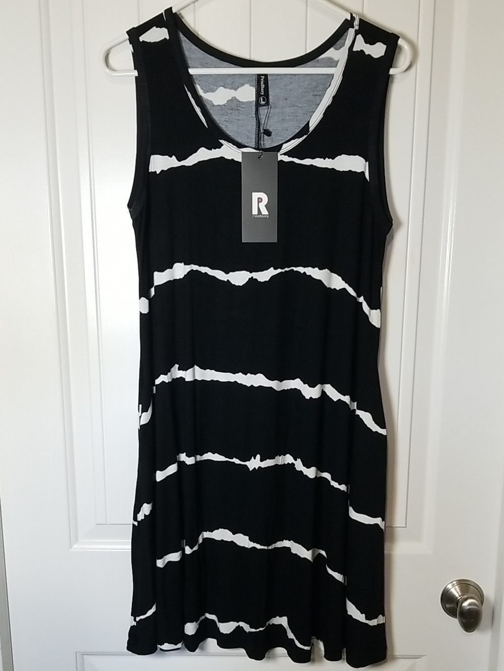 Black and White Striped Sleeveless Mini Dress With Pockets Size Large NWT